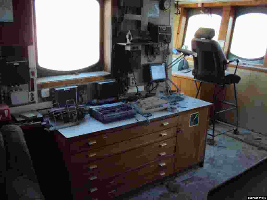 ხანძრის შედეგად დაზიანებული სანავიგაციო და საკომუნიკაციო აღჭურვილობ - მეცხრე თვეა, საქართველოს დროშის ქვეშ მცურავი გემი, „ვასილიოს N“-ი, ლიბიის ქალაქ მისურატაშია დაკავებული. ეკიპაჟის წევრები შველას ითხოვენ და ამბობენ, რომ არა აქვთ საკვები, წყალი, შუქი, მედიკამენტები, ტანსაცმელი და თავს თევზაობით ირჩენენ. ახლახან გემზე მომხდარი ხანძრის შედეგად განადგურდა სანავიგაციო და საკომუნიკაციო მოწყობილობა.