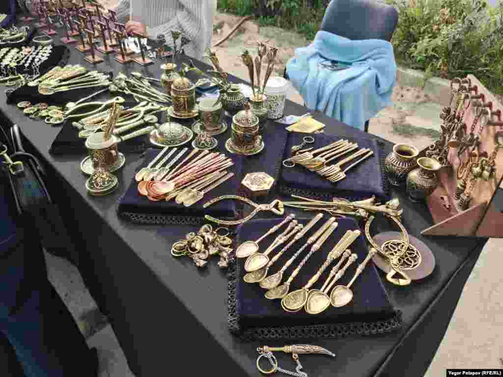 Qırımtatar savutları ve bezekleriniñ güzelligi ayrette qaldırdı