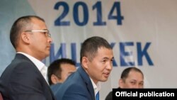 Өмүрбек Абдилазизов (ортодо) "Мекендештер" форумунда, 2014-жыл