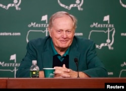 Jek Niklaus. ABŞ-ly ozalky professional golfçy. Taryh boýunça iň gowy golfçylaryň biri hökmünde häsiýetlendirilýär.