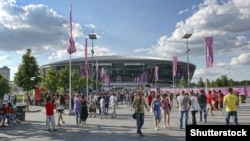 Стадіон «Донбас Арена» перед півфінальним матчем «Євро-2012»