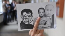 Під час акції протесту студентів Львівського національного університету проти Віктора Медведчука і його організації «Украинский выбор». Львів, 5 листопада 2013 року