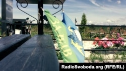 Могила десантника Леонида Кичаткина, Выбуты, 2014 год