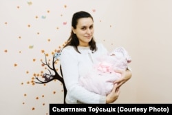 Сьвятлана Тоўсьцік з дачушкай Рагнедай