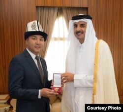 Посол Нуран Ниязалиев и эмир Катара, шейх Тамим бин Хамад Аль-Тани.