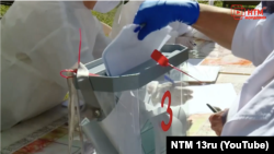 A quasi-government body in the Russian region of Mordovia claimed that the woman whose hands were seen stuffing multiple ballots into a ballot box had simply been helping her sick sister.