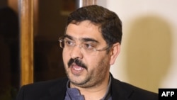 انوار الحق کاکړ په سېنېټ کې د بهرمېشتو پاکستانیو وګړو لپاره د جوړې کمېټۍ مشر وو.