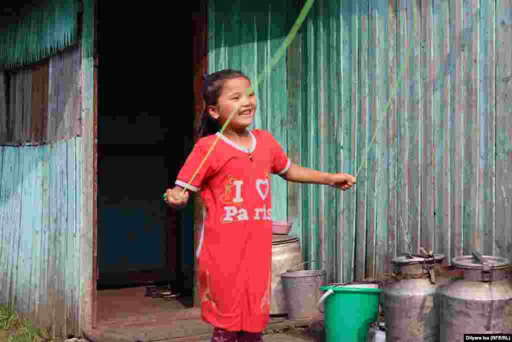 В управлении координации занятости и социальных программ Южно-Казахстанской области объясняют, что теперь Ергашев должен сам&nbsp;обратиться с заявлением в Сарыагашский районный центр занятости и написать заявление на получение пособия.&nbsp;