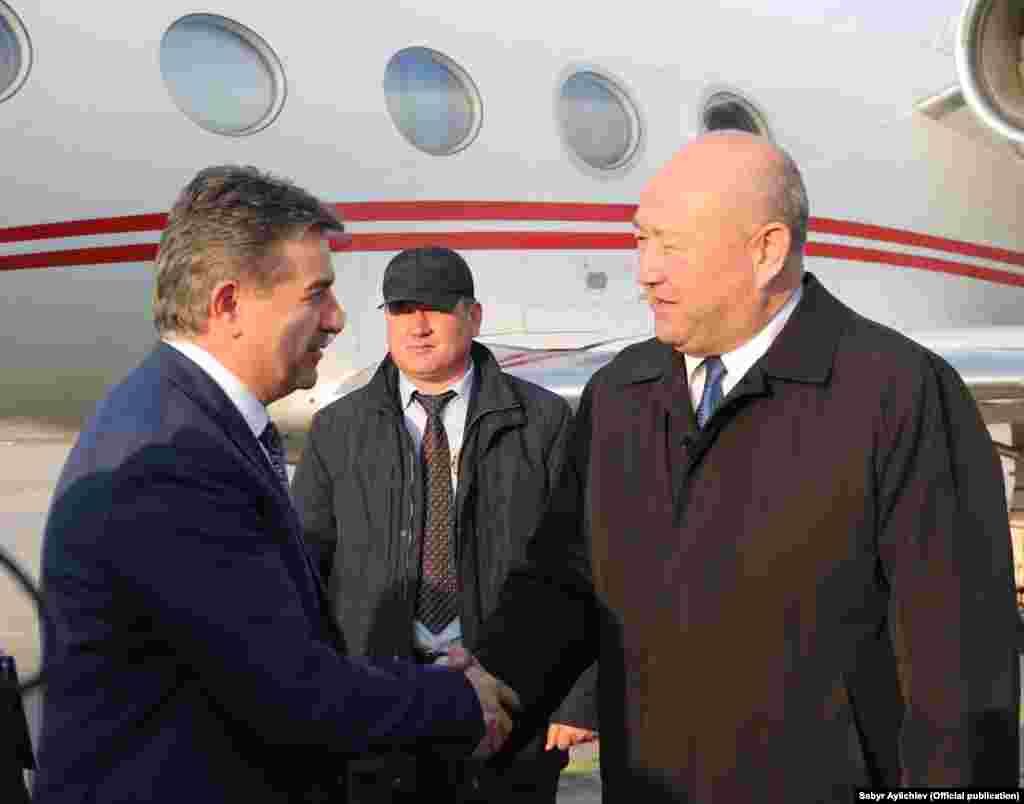 Армения Республикасынын Премьер-министрин &laquo;Манас&raquo; Эл аралык аэропортунда&nbsp; Кыргыз Республикасынын вице-премьер-министри Жеңиш Разаков тосуп алды. 