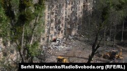 اوکرایني چارواکي وايي د اپرېل ۲۴مې په برید کې ګڼې ودانۍ زیانمنې شوې دي. 