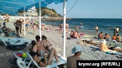 Пляж «Кастрополь-1» в селищі Берегове, Велика Ялта. Окупований Росією Крим