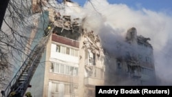 Десятки загиблих, влучання в житлові будинки: міста України після масованої атаки РФ (фотосвідчення)