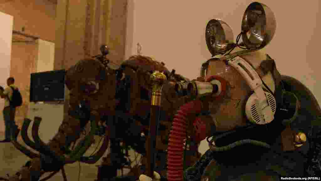 Osaka-based Japanese artist Yanobe Kenji undoubtedly had some visitors scratching their heads with his offbeat "Minnie the Night." Kenji specializes in pieces that simulate consumer products designed for use after a nuclear holocaust.&nbsp;