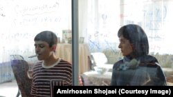 نمایی از فیلم «زن و بچه»