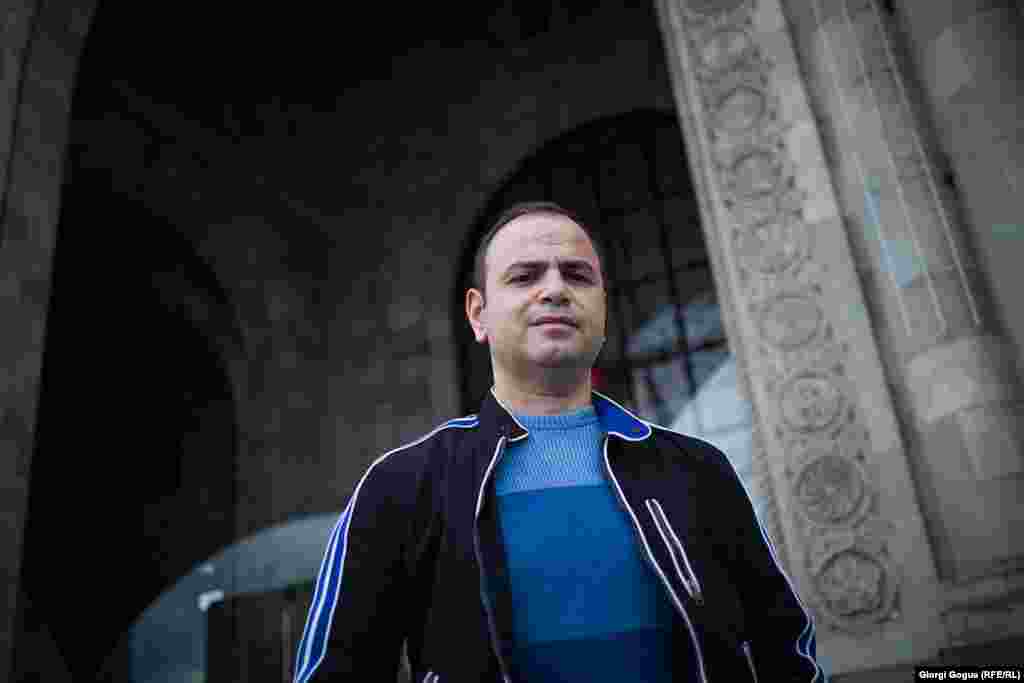 ზარეჰ სინანიანი, აშშ-ის კალიფორნიის ქალაქ გლენდეილის მერი გლენდეილი, კალიფორნია, აშშ "როდესაც ვნახე ქუჩაში გამოსული ამდენი ადამიანი, აღფრთოვანებული და ბედნიერი ვიყავი ისევე, როგორც ყველა სხვა, ვინც ეს ნახა და გამოცადა, რადგან სომხეთს ძალიან სჭირდებოდა ცვლილებები. სამწუხაროდ, როგორც ხალხის უმეტესობას, მეც დაკარგული მქონდა ცვლილებების იმედი. ასე რომ, როდესაც ეს მოხდა, საოცრად და სასიამოვნოდ გაკვირვებული დავრჩი." 