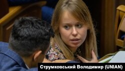 Єлизавета Ясько заявила, що тиск на неї чинився зокрема після того, як вона не підтримала призначення Сергія Шкарлета міністром освіти і науки, а також за представників Верховної Ради у конкурсній комісії з обрання голови Спеціалізованої антикорупційної прокуратури.