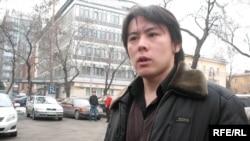 Лидер студенческого клуба «Рух пен тил» Жанболат Мамай считает, что в Казахстане надо покончить с практикой подхалимажа. Алматы, 3 февраля 2009 года.  