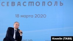 Владимир Путин во время встречи с общественностью, Севастополь, 18 марта 2020