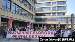 Protest pred Palatom pravde zbog privođenja studenata, Beograd, Srbija, 26. jun 2025.