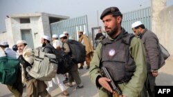 A policeman stands guard outside a Jamaat-e Tabligh mosque in Peshawar.