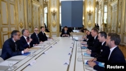 შეხვედრა ელისეს სასახლეში