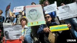 Акції з вимогою звільнити Олега Сенцова відбуваються в Україні і світі (на фото Харків, 2 червня 2018 року)