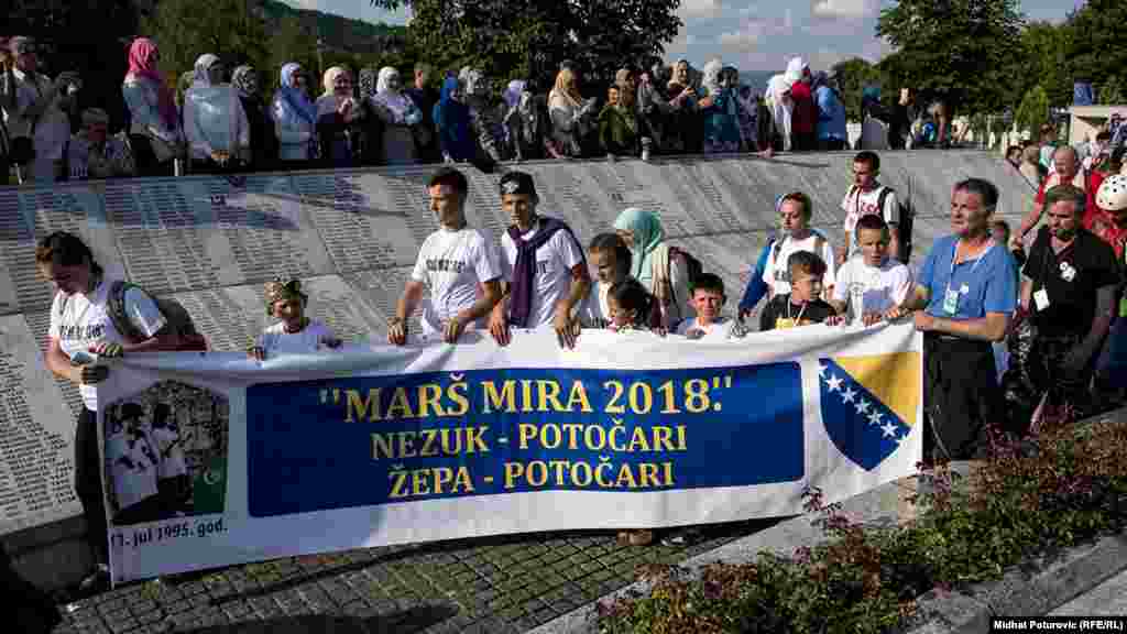 Dolazak učesnika "Marša mira" u Memorijalni centar Potočari.