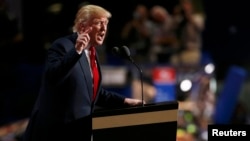 Дональд Трамп выступает с программной речью. Кливленд, 21 июля 2016 года.   