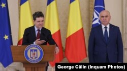 Președintele român, Nicușor Dan, alături de premierul desemnat, Ilie Bolojan, vorbind presei la Palatul Cotroceni, 20 iunie 2025