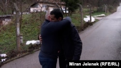 Hasani dhe Elvedini - më shumë se 30 vjet pasi plumbi i një snajperi i lidhi përgjithmonë.