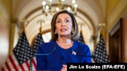 Голова Палати представників і лідер демократів у цій палаті Конгресу Ненсі Пелосі оголосила про початок розслідування на пресконференції у вівторок, 24 вересня 2019 року
