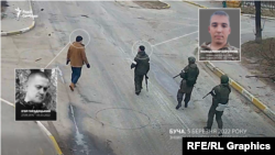 Псковський десантник Борзунов разом із іншими військовими зупиняє бучанця Ігоря Городецького та конвоює його за ріг вулиць Яблунської та Гагаріна (тепер Каденюка). Буча, вулиця Яблунська, 5 берзня 2022 року. Стопкадр із камери спостереження