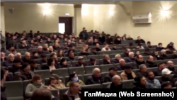 გალელები ადგურ არძინბასთან შეხვედრაზე.