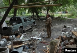 Voluntarii ucraineni continuă să încerce să evacueze locuitorii rămași în Pokrovsk, un oraș din Donbas de care se apropie de forțele ruse.