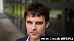 რიკარდ იოზვიაკი, რადიო თავისუფლების რეპორტიორი ბრიუსელში. 