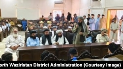 د میرلي مشرانو د مې پر ۲۶مه د شمالي وزيرستان له انتظامیې او پوځي چارواکو سره مذاکرات وکړل.