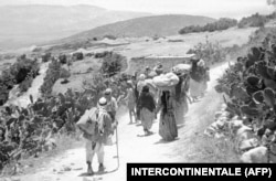 Refugiați palestinieni, în 1948.
