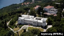 Лівадійський палац і парк, південне узбережжя Криму, архівне фото