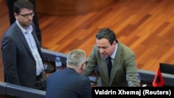 Vršilac dužnosti premijera i lider Pokreta za nezavisnost Aljbin Kurti u jednom od nastavaka konstitutivne sednice