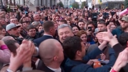 Кілька тисяч людей прийшли до Порошенка на Банкову – відео