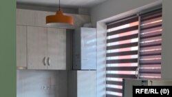 Numeroase blocuri noi prevăd încă de la proiectare varianta centralei de apartament, încorporată apoi în mobila de bucătărie.