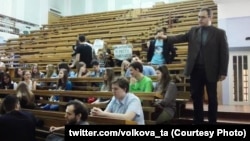 The lecture erupted into a heated confrontation.