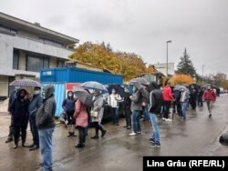 Praga, diaspora din R. Moldova votează la ambasadă, în algerile prezidențiale, 1 noiembrie 2020.