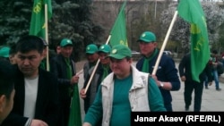 "Жаштар өкмөтү" кыймылынын төрагасы Максат Кунакунов оппозициянын митингинде. 10-апрель, 2014-жыл. 