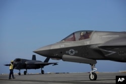 Під час навчань НАТО Steadfast Defender 2021 на авіаносці HMS Queen Elizabeth біля узбережжя Португалії.