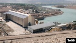 Порлумони Тоҷикистон аз тарҳи тағйирот ба созишномае ҷонибдорӣ намуд, ки он бахшиш ё аз эътибор соқит намудани қарзи "Барқи тоҷик"-ро назди нерӯгоҳи "Сангтуда-1" ва дар иваз тамдиди муҳлати истифодаи ин нерӯгоҳро аз сӯи Русия пешбинӣ мекунад.