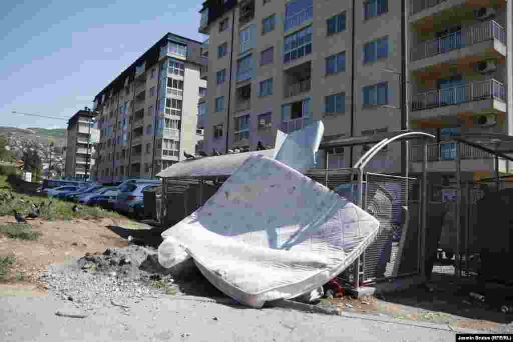 Iz KJKP "Rad" kažu da veliki problem predstavljaju "oni stanovnici Sarajeva koji pored kontejnera ostavljaju kabasti otpad izvan perioda kada je predviđen njegov odvoz".