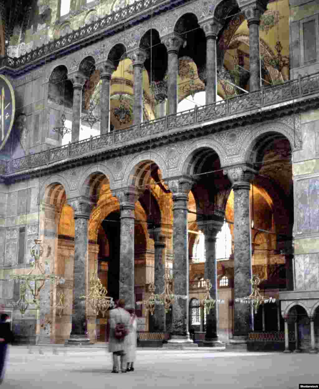 Усередині Святої Софії. За даними нещодавнього опитування, повернення собору статусу мечеті підтримало 73% турків &nbsp;