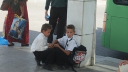 Türkmenabatda okuwçylar pyçaklaşdy, häkimiýetler jenaýaty ýaşyrýar