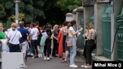 Noile propuneri de planuri-cadru pentru liceu ridică argumente pro și contra pentru existența anumitor materii la clasele terminale. Istoria este una dintre ele. 